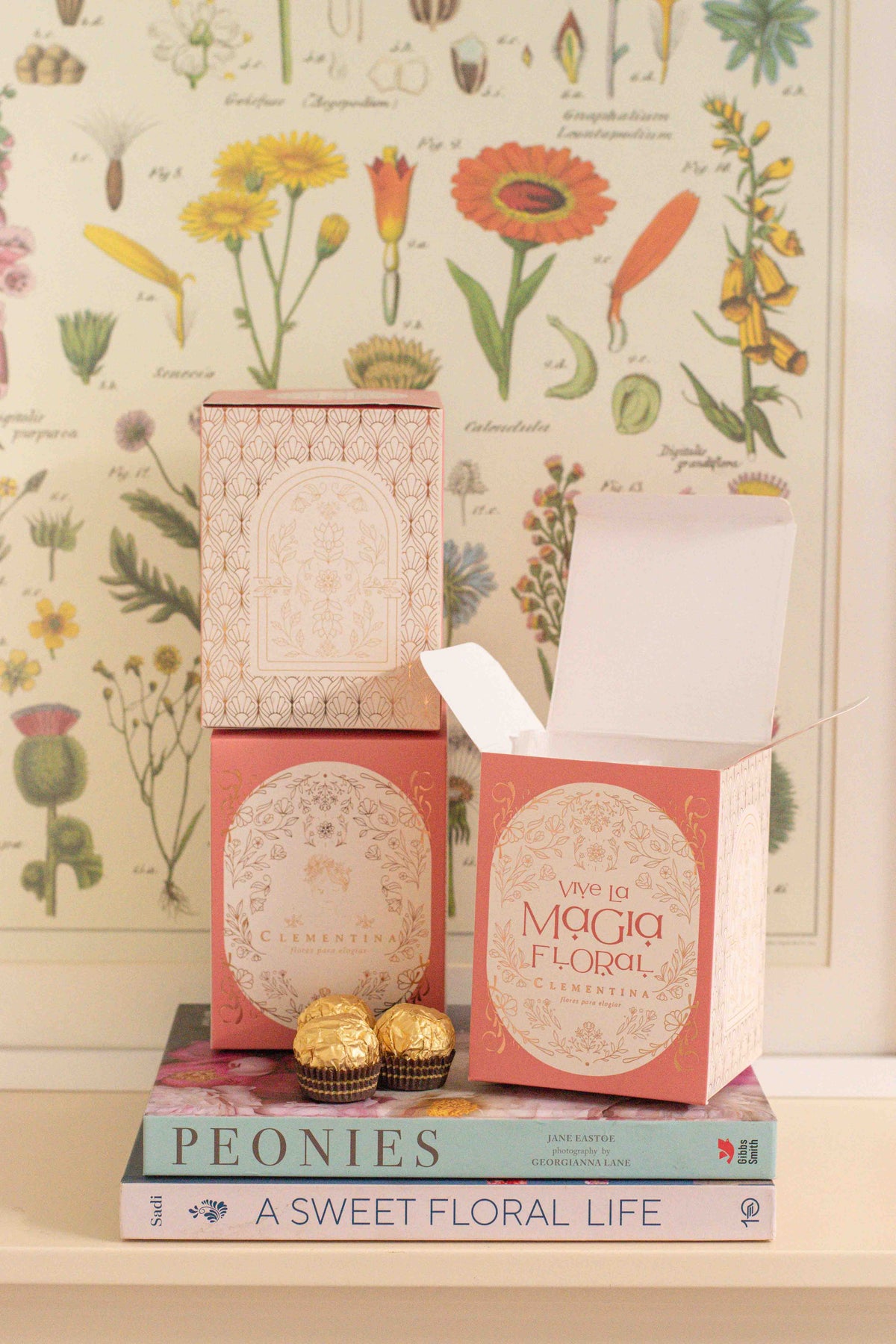 Chocolates Ferrero Rocher x8 en caja de lujo, complemento para bouquets y arreglos de Clementina Medellín