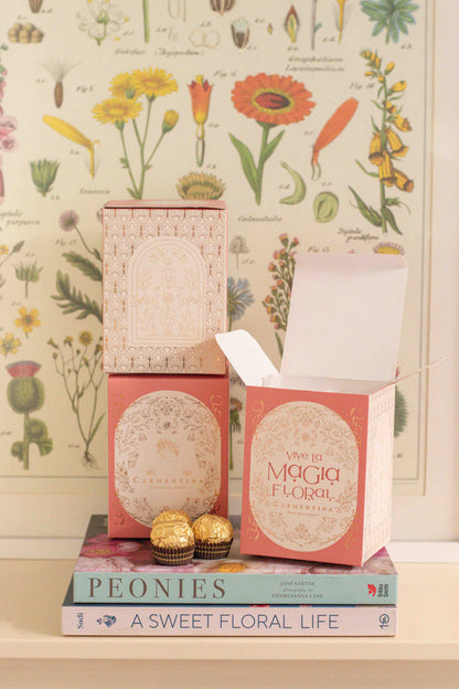 Chocolates Ferrero Rocher x8 en caja de lujo, complemento para bouquets y arreglos de Clementina Medellín