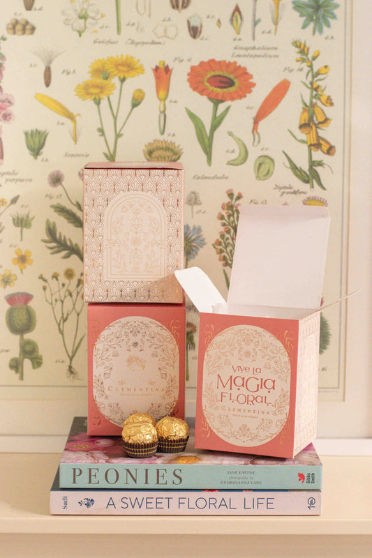 Chocolates Ferrero Rocher x8 en caja de lujo, complemento para bouquets y arreglos de Clementina Medellín