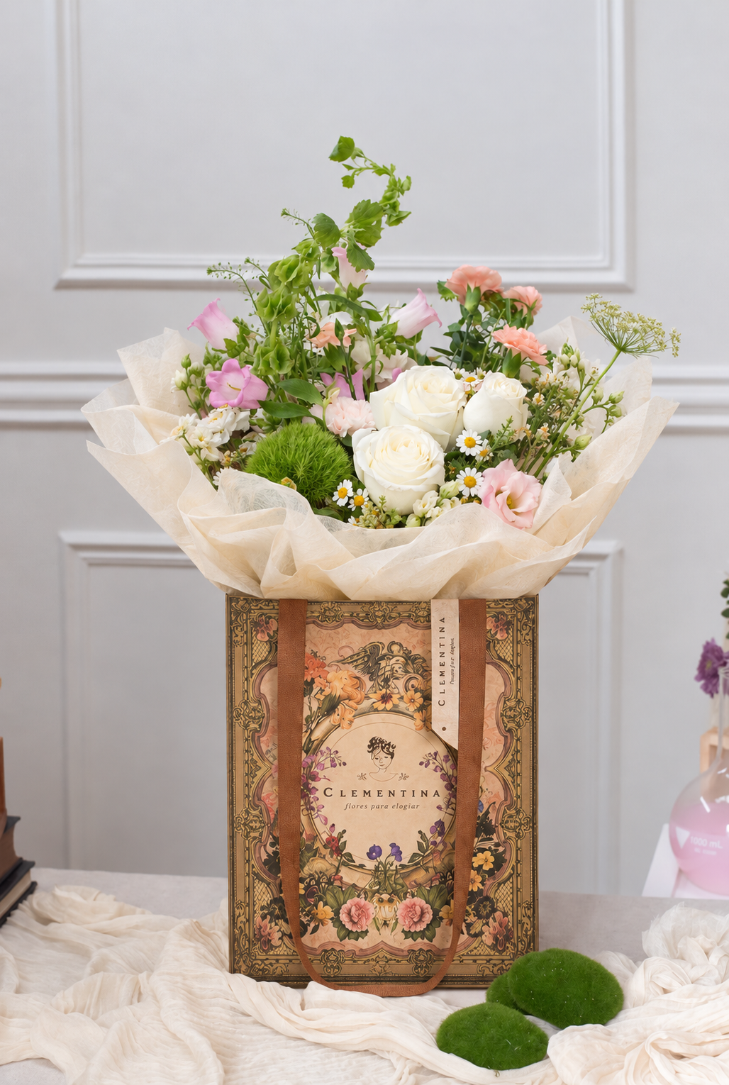 Bouquet Esperanza, bouquet de flores frescas con rosas de lujo y hortensia atado a mano, Clementina Medellín