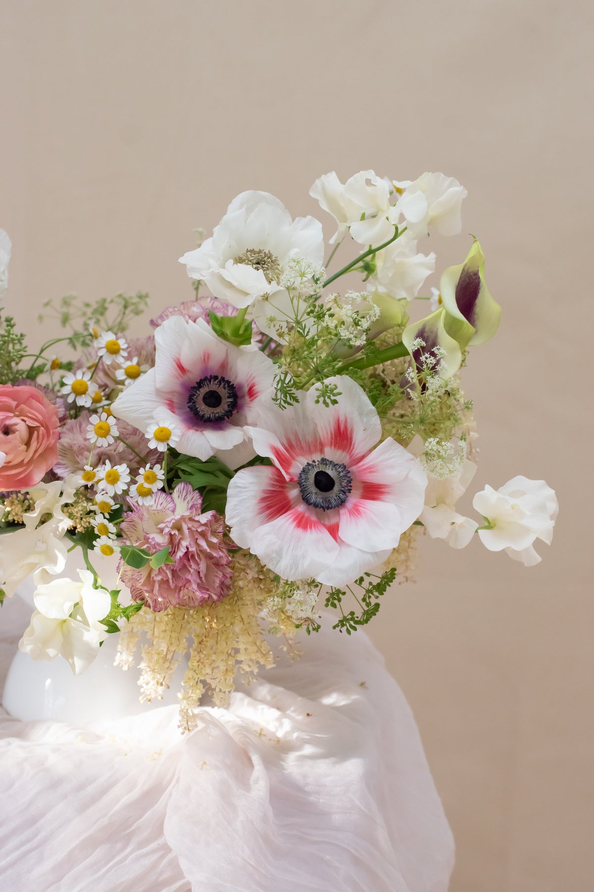 Bodegón floral en urna de cerámica – curso corto de Clementina Flower School (4)
