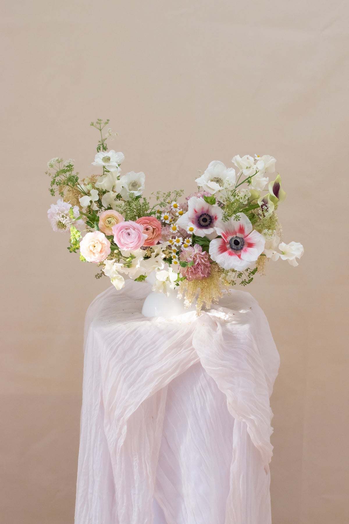 Bodegón floral en urna de cerámica – curso corto de Clementina Flower School (5)