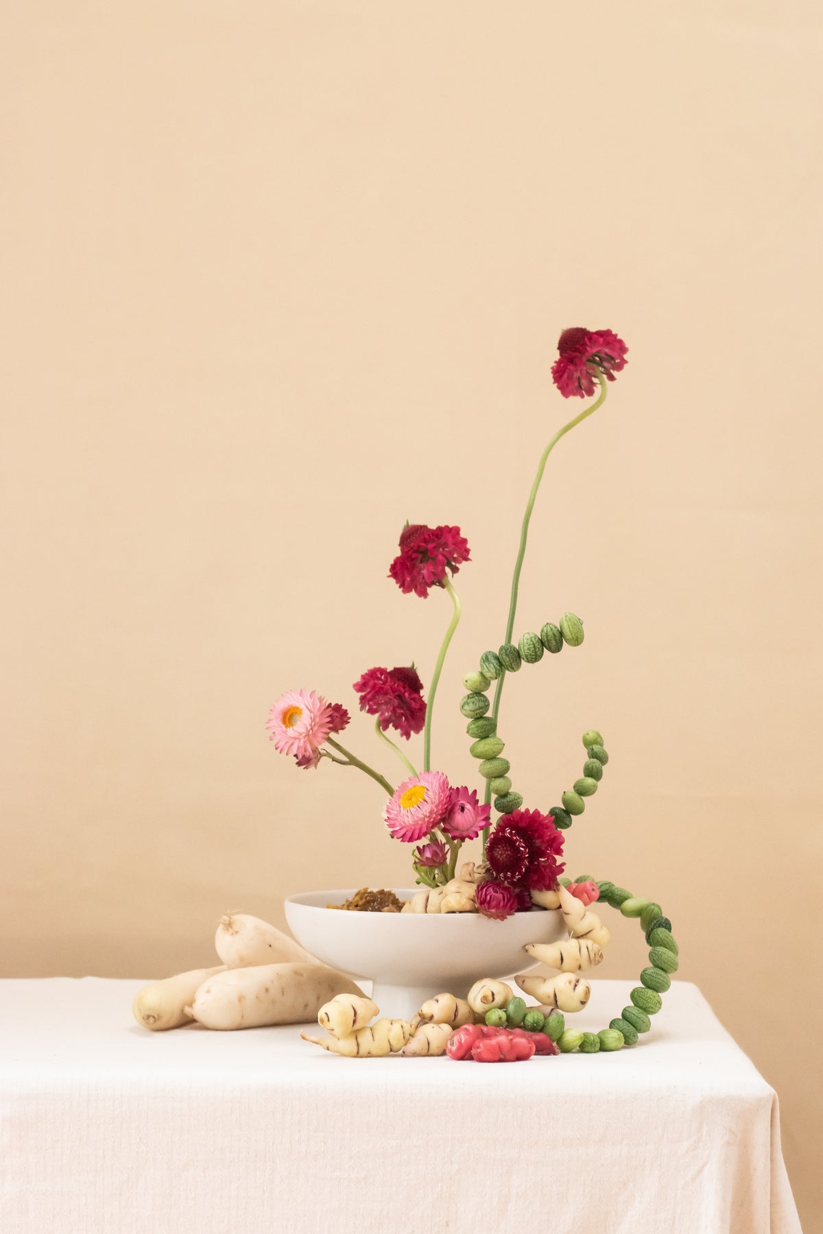 Composición floral inspirada en el Ikebana – curso corto de Clementina Flower School
