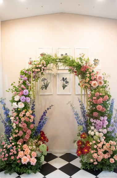 Instalación floral orgánica a gran escala – curso corto de Clementina Flower School (6)